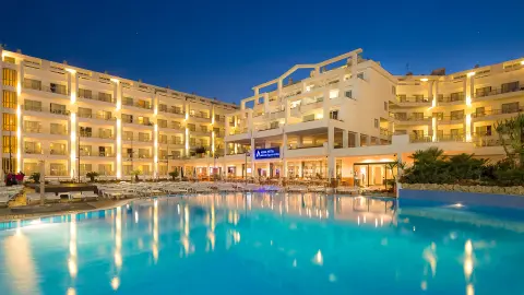 7064_Katalonien_fuer_alle_Sinne__1920x1080px_Hotel_Aquamarina_night-placeholder