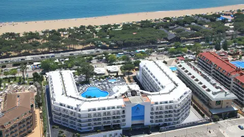 7064_Katalonien_fuer_alle_Sinne__1920x1080px_Hotel_Aquamarina_panorama-placeholder