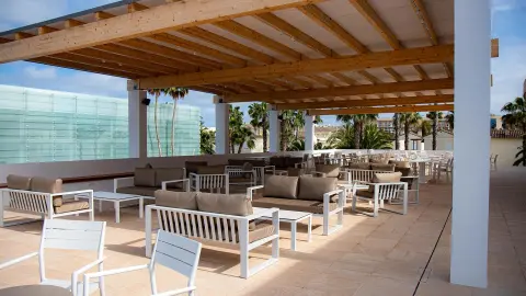 7082-83_BCN116_Costa_Dorada_fuer_alle_Sinne_content_1920x1080px_Terrasse-placeholder