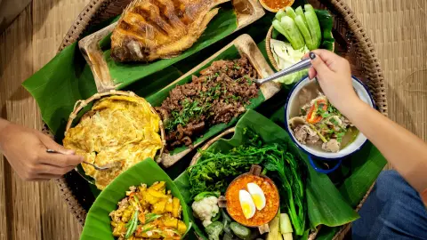 5204-05_BKK113-14_Thailand-&-Laos_content_1920x1080px_Khantoke-Dinner-placeholder