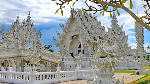 5204-05_BKK113-14_Thailand-&-Laos_content_1920x1080px_Wat-Rong-Khun_Chiang-Rai-placeholder