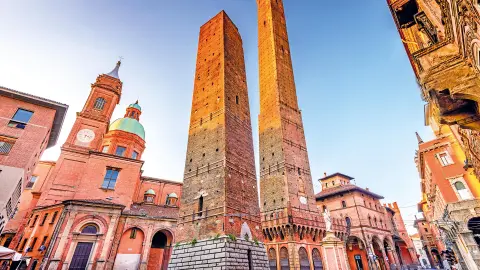 BLQ111_7296_Emilia_Romagna_Geschlechtertürme-in-Bologna-placeholder