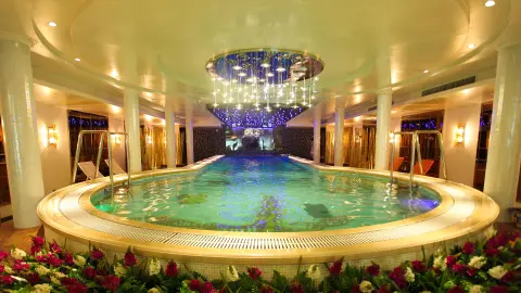 Schiff Century Paragon Hallenbad-placeholder