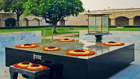 6817 Magisches Indien_Raj_Ghat-Denkmal-placeholder