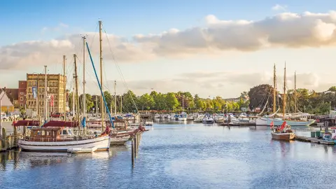 DEU616_Deutschlands-Küstenparadiese_content_1920x1080px_Eckernförde-Hafen-placeholder