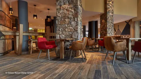 DEU616_Deutschlands-Küstenparadiese-_content_1920x1080px_Ostsee-Resort-Damp_Hotellobby_2-placeholder