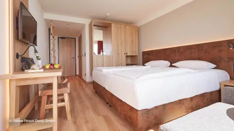 DEU616_Deutschlands-Küstenparadiese-_content_1920x1080px_Ostsee-Resort-Damp_Zimmerbeispiel_2-placeholder