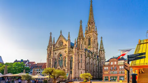 Kathedrale am Marktplatz in Mulhouse-placeholder