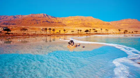 6875-76_Jordanien_content_1920x1080px_Baden-im-Toten-Meer-placeholder