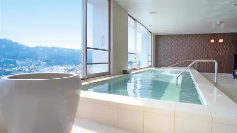 5896_Faszination-Japan_content_1920x1080px_Reisepartner_Modernes-Onsen-im-Hotel-in-Takayama-placeholder