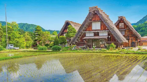 5896_Faszination-Japan_content_1920x1080px_Reisfelder-und-Bauernh?user-im-Bergdorf-Shirakawago-placeholder