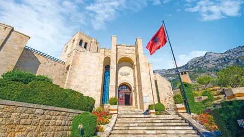 6888_GAL111_Geheimnisvolles_Albanien_content_1920x1080px_Skanderbeg_Museum_in_Kruja-placeholder