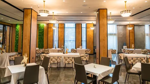 6888_GAL111_Geheimnisvolles_Albanien_content_1920x1080px_Restaurant (1)-placeholder