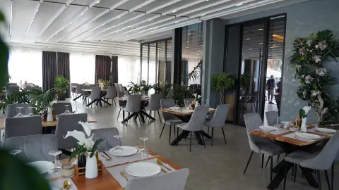 6888_GAL111_Geheimnisvolles_Albanien_content_1920x1080px_Restaurant2-placeholder
