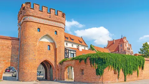 7212_Danzig+Warschau_content_1920x1080px_Stadttor-und-mauer-in-Thorn-placeholder