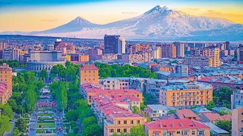 5202_Großartiger-Kaukasus_content_1920x1080px_Eriwan-und-Berg-Ararat-placeholder
