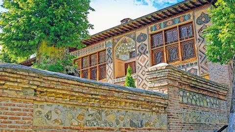 5202_Großartiger-Kaukasus_content_1920x1080px_Khanspalast-in-Sheki-placeholder