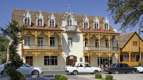 5202_Großartiger-Kaukasus_content_1920x1080px_Victor-Klein-Haus-Goygol-placeholder
