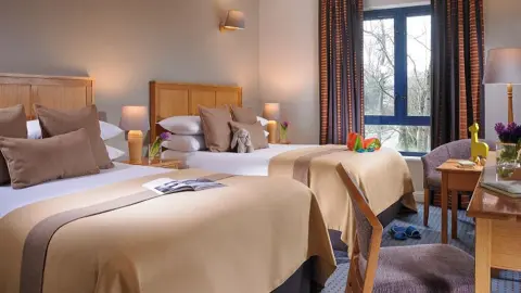 DUB112-113_Glanzlichter-Irlands_content_1920x1080px_Parkavon-Hotel-Kilarney_Zimmer-placeholder