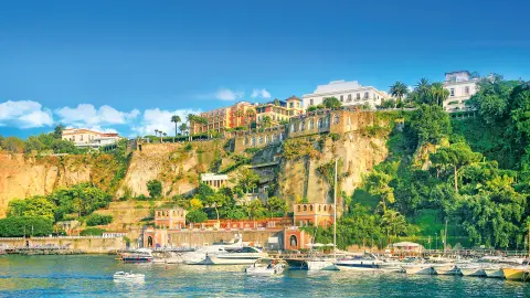 Traumhaftes Hafenpanorama von Sorrent-placeholder