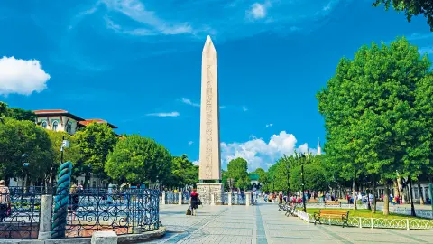 6869-70_Städte-Erlebnis-Istanbul_Hippodrom-Platz-placeholder