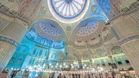 6869-70_Städte-Erlebnis-Istanbul_Kuppeldach-der-Blauen-Moschee-placeholder