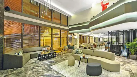 6869-70_Städte-Erlebnis-Istanbul_Hotel-Arts-Taksim_Lobby-placeholder