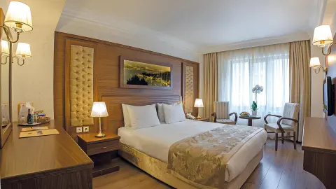 6869-70_Städte-Erlebnis-Istanbul_Hotel-Yigitalp_Zimmerbeispiel-placeholder