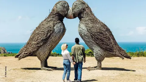 „Two Giant Puffins “-Skulpturen-placeholder