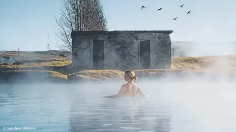 Sinnlichen Ort Secret Lagoon in Island entdecken-placeholder