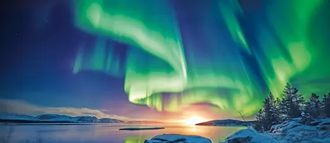 Traumhafter Ausblick auf die Nordlichter Islands-placeholder