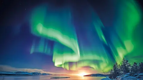 Traumhafter Ausblick auf die Nordlichter Islands-placeholder