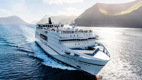 Kreuzfahrtfähre MS Norröna auf dem Wasser-placeholder