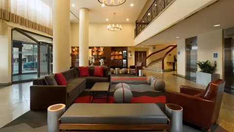 6851_JFK111_Ostkueste-USA-Kanada-2025_Four-Points-by-Sheraton-Hotel-&-Conference-Centre-Gatineau_Lobby-placeholder