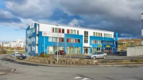 6871-72_Island-Nordlichter_content_1920x1080px_Hotel-Island-Comfort_Aussen-placeholder