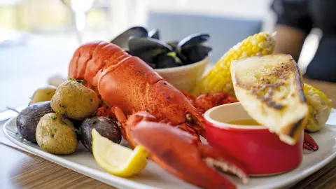 Platte mit Hummer und Meeresfrüchten-placeholder