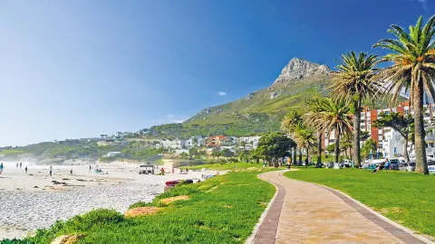 Promenade am Strand von Camps Bay-placeholder