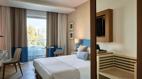 LCA111_Zypern_content_1920x1080px_Mediterranean-Beach-Hotel_Zimmer-placeholder