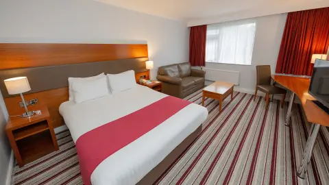 7084_LHR115_Wales_content_1920x1080px_Holiday-Inn-Newport_Doppelzimmer-placeholder