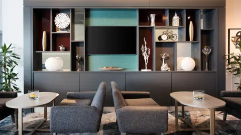 7227-Städte-Erlebnis-London_content_1920x1080px_Leonardo-Hotel-London-Watford_Lobby-placeholder