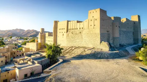 6877-78_Faszination_Oman_content_1920x1080px_Bahla_Fort-placeholder