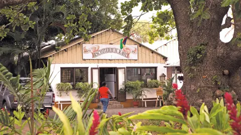 MRU111_Trauminsel-Mauritius_EV_26_content_1920x1080px_Besuch-der-Bisquiterie-Rault-placeholder