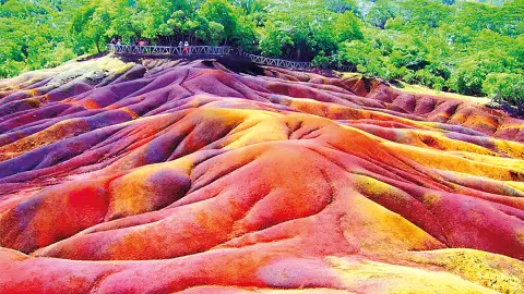 MRU111_Trauminsel-Mauritius_EV_26_content_1920x1080px_chamarel-7-coloured-earth-mauritius-placeholder
