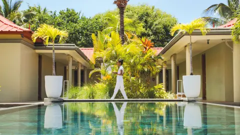 MRU111_Trauminsel Mauritius_EV_26_content_1920x1080px_hotelname_bereich_0000s_0007_RP_Spa Pool 4_1987x1242-placeholder