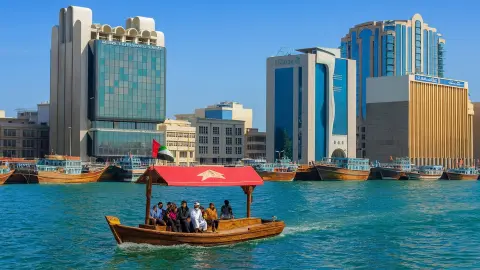 Traditionelles Wassertaxi in Dubai-placeholder