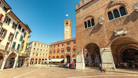 343_magisches-venedig-strandspass-an-der-adria_content_1920x1080px__Treviso-Piazza-ausflug-zubuchbar-placeholder