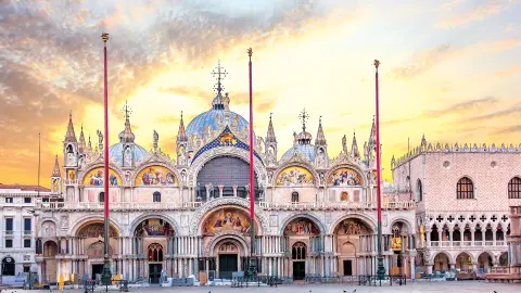 5343_magisches-venedig-strandspass-an-der-adria_content_1920x1080px__san-Marco-kathedrale-placeholder