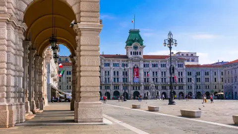 ITA621_Magisches-Venedig_Strandspass-Adria_26_content_1920x1080px_Kultur_Triest zubuchbar-placeholder