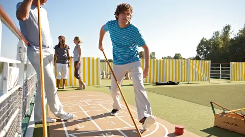 NLD612_5529_A-ROSA zur Tulpenbluete EV 26_content_1920x1080px_Schiff_Shuffleboard-placeholder