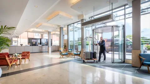 MAN111_Nordengland-Wales-IsleOfMan_content_1920x1080px_Clayton_Hotel_Reception-placeholder